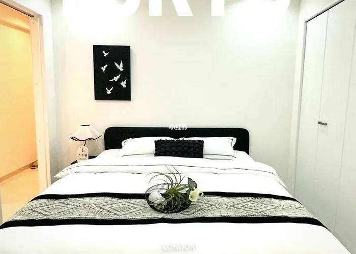 Roppongi 4 Minutes, 4 Person Mansion,Dyson Hair Dryer, Pola Toiletries