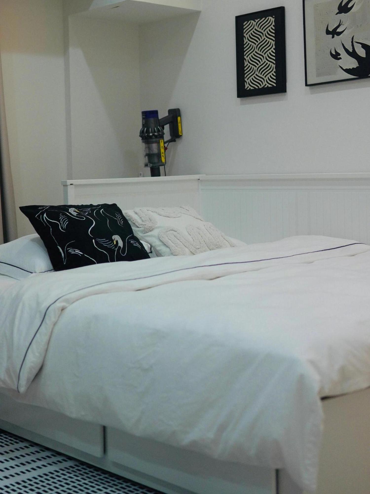 Roppongi 4 Minutes, 4 Person Mansion,dyson Hair Dryer, Pola Toiletries Apartment Tokyo
