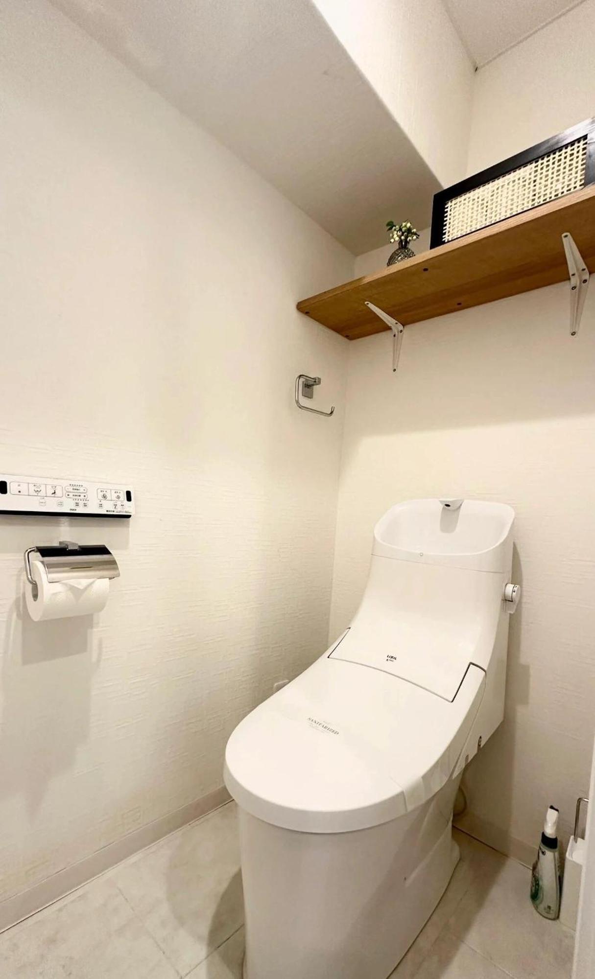Roppongi 4 Minutes, 4 Person Mansion,dyson Hair Dryer, Pola Toiletries * Tokyo