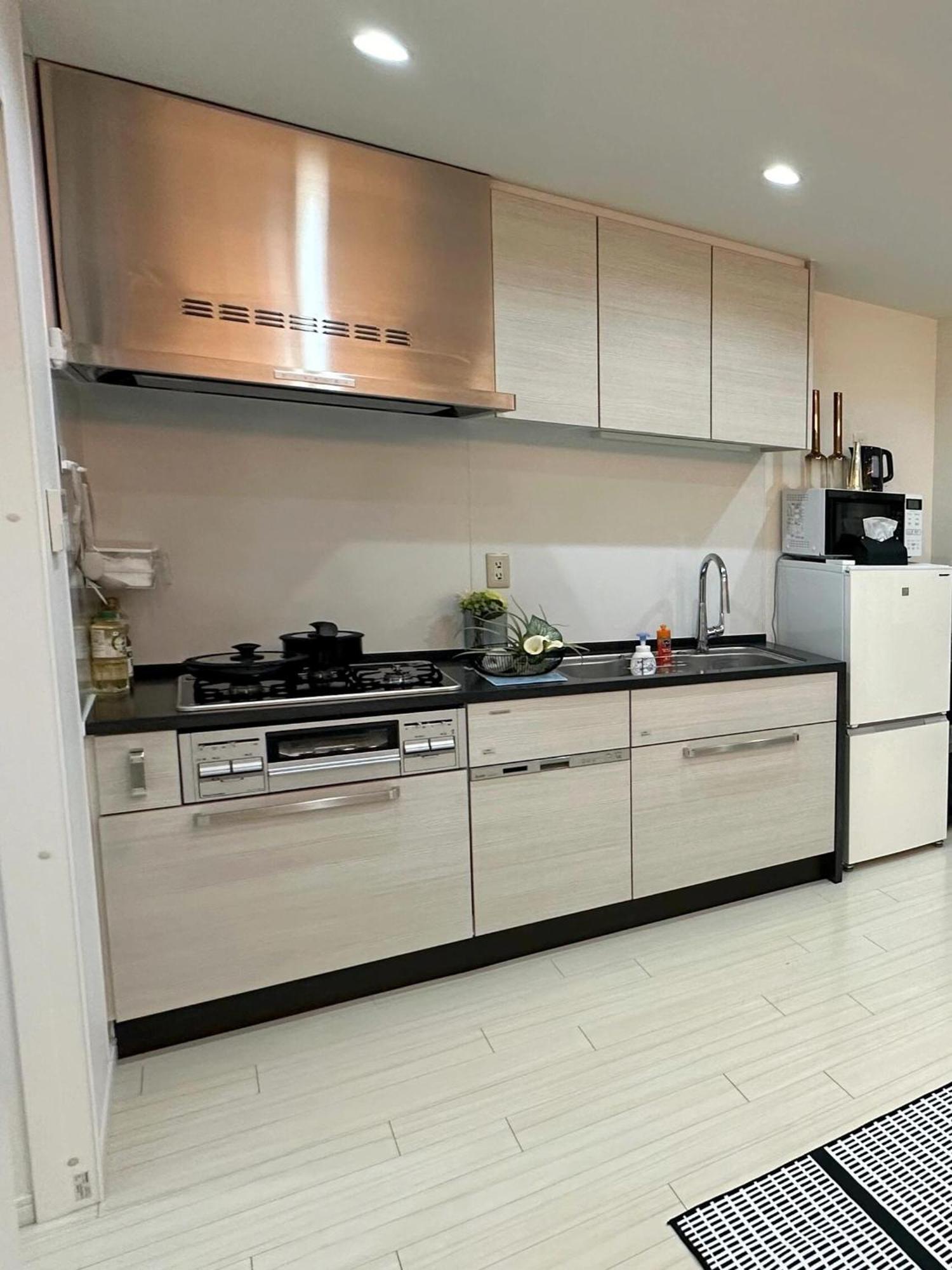 Roppongi 4 Minutes, 4 Person Mansion,dyson Hair Dryer, Pola Toiletries Apartment