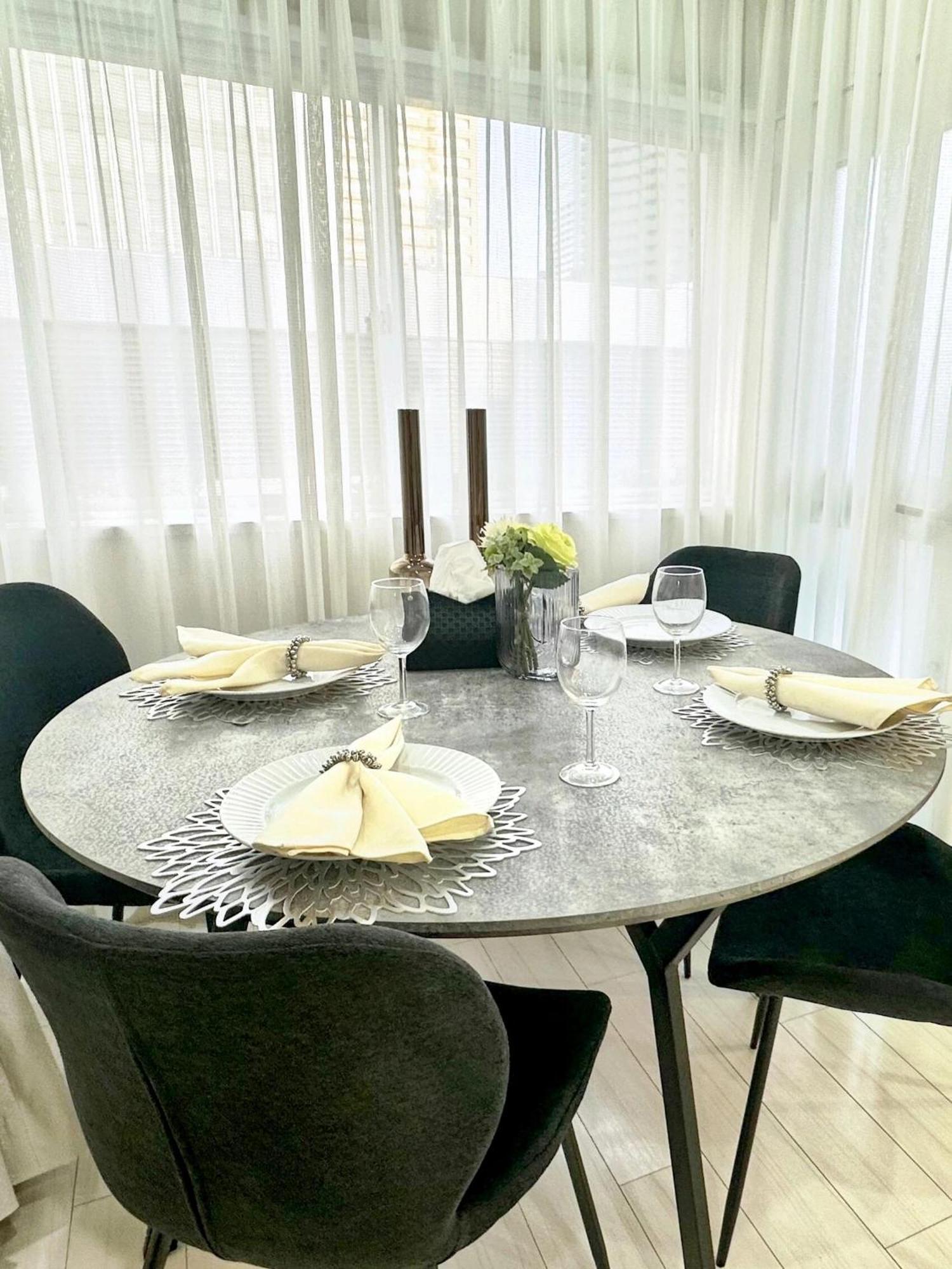 Roppongi 4 Minutes, 4 Person Mansion,dyson Hair Dryer, Pola Toiletries Apartment Tokyo